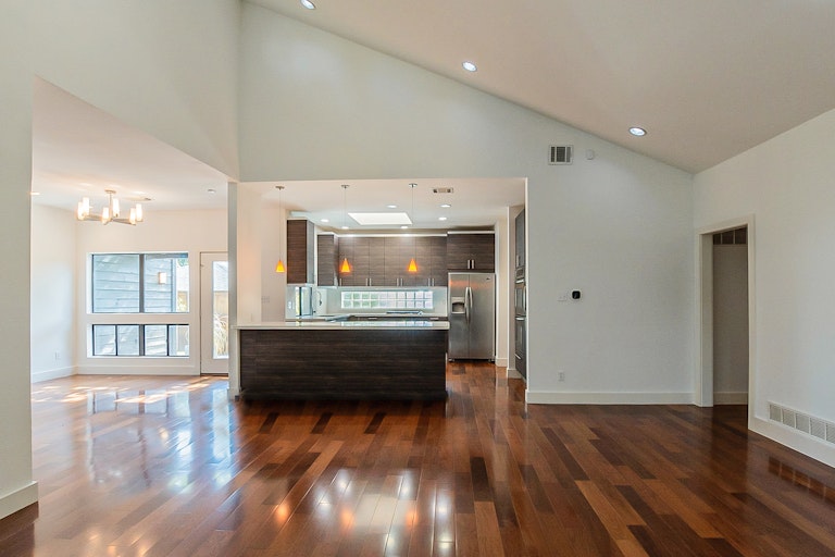 Photo 11 of 28 - 7050 Gaston Ave, Dallas, TX 75214