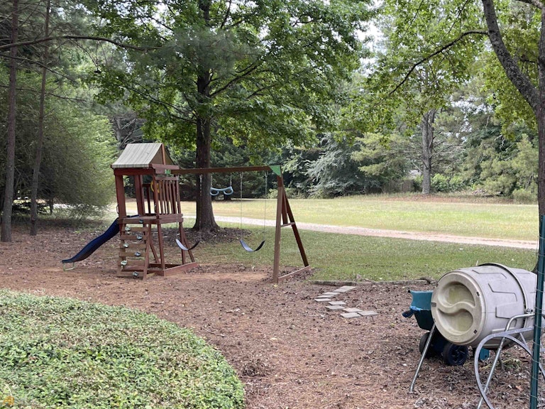 Photo 31 of 36 - 528 Butler Bridge Dr, McDonough, GA 30252