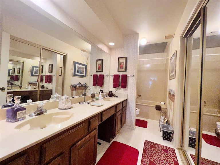Photo 5 of 16 - 408 Pebble Way #254, Arlington, TX 76006