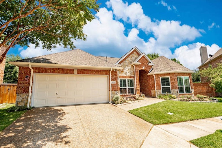 Photo 3 of 34 - 1800 Tara Ct, Flower Mound, TX 75028