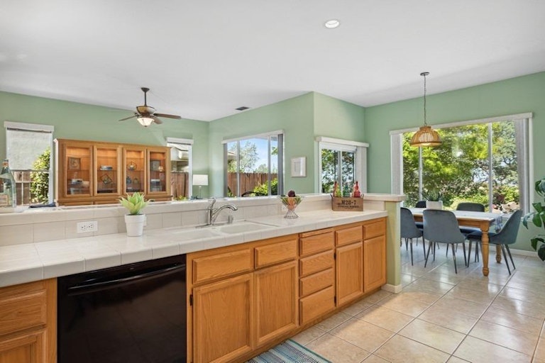 Photo 10 of 47 - 3970 Coldwater Dr, Rocklin, CA 95765