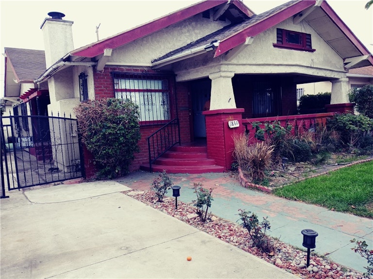 Photo 2 of 2 - 1860 W 41st Pl, Los Angeles, CA 90062