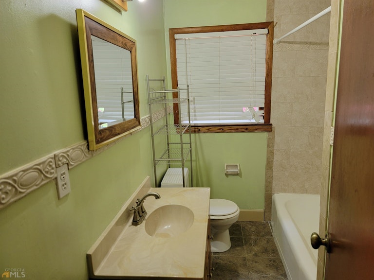 Photo 9 of 20 - 1028 Mountain View Rd NW, Conyers, GA 30012