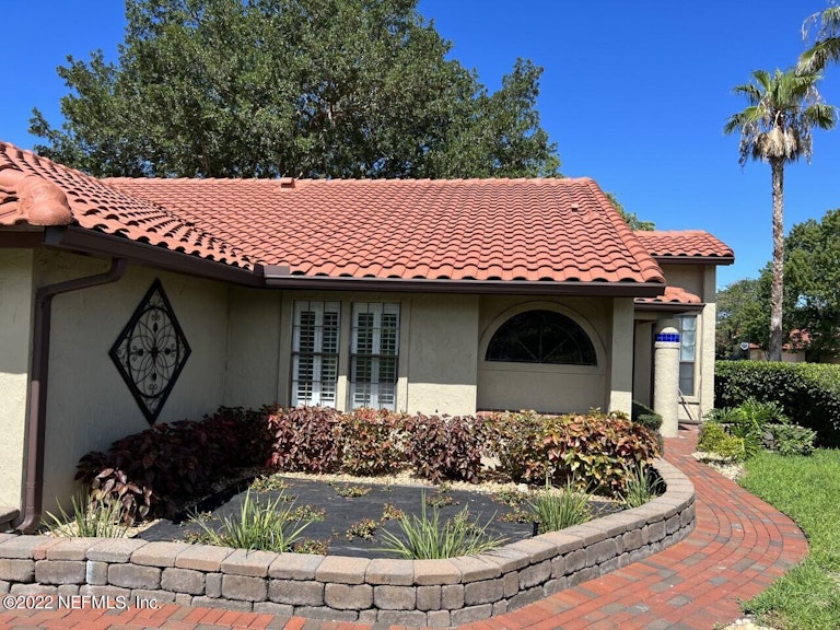 Photo 9 of 16 - 4012 Corrientes Ct S, Jacksonville, FL 32217