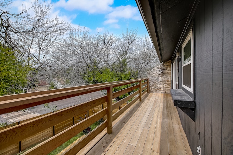 Photo 32 of 50 - 8103 Shiloh Ct, Austin, TX 78745