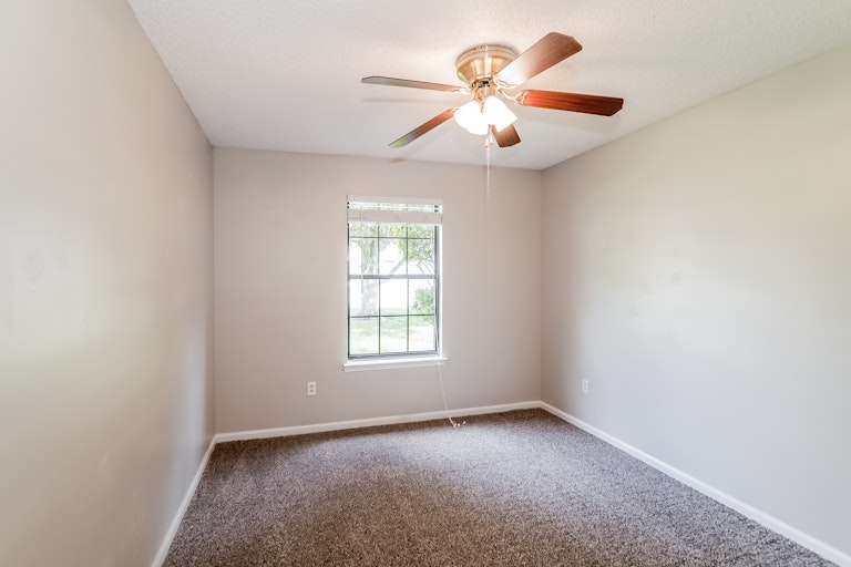 Photo 15 of 25 - 8529 Catsby Ct, Jacksonville, FL 32244