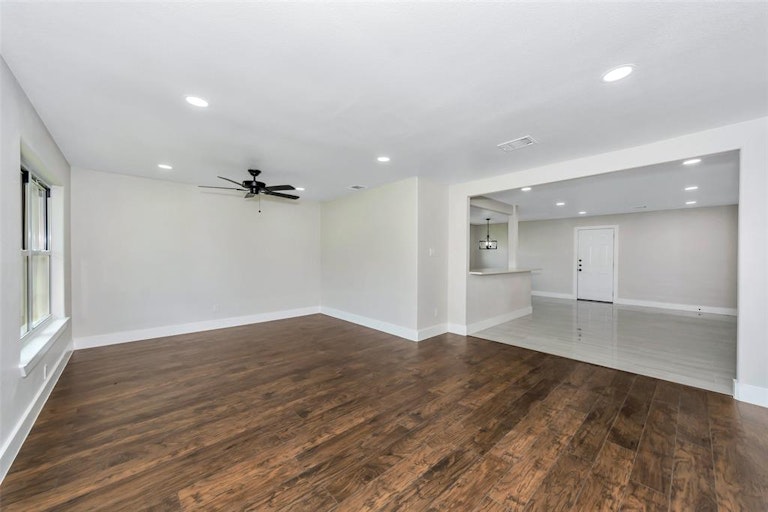Photo 19 of 34 - 1341 Stafford Dr, Fort Worth, TX 76134