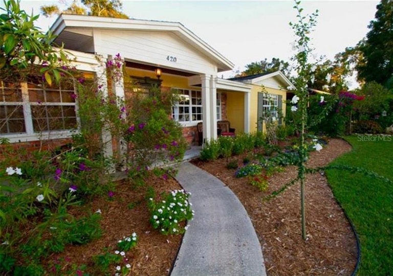 Photo 3 of 25 - 420 Pawnee Trl, Maitland, FL 32751