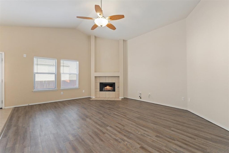 Photo 7 of 25 - 10121 Sourwood Dr, Fort Worth, TX 76244