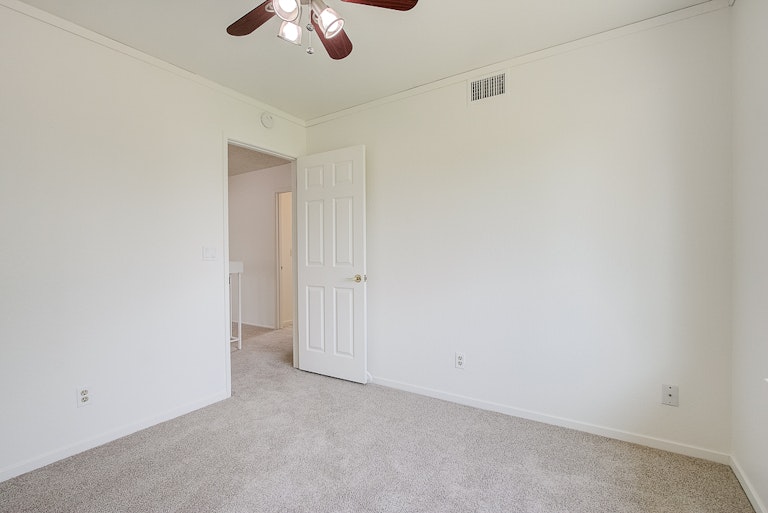 Photo 33 of 44 - 8017 Stone Canyon Cir, Citrus Heights, CA 95610