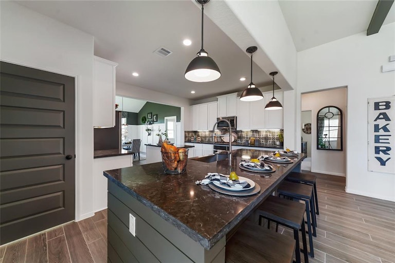 Photo 4 of 18 - 7606 Wrightwood Dr, Pasadena, TX 77505