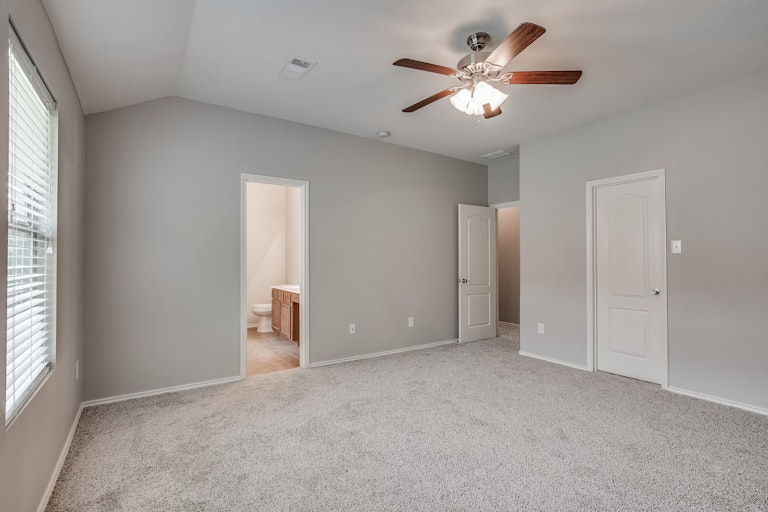 Photo 13 of 24 - 409 Twin Knoll Dr, McKinney, TX 75071