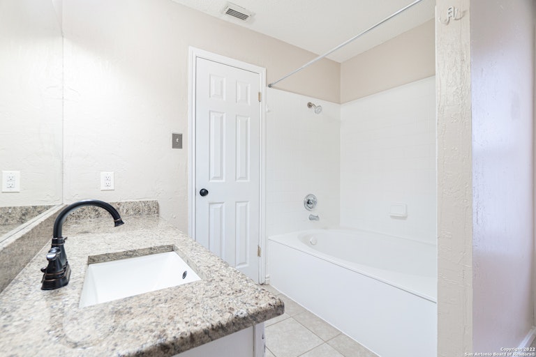 Photo 25 of 51 - 10935 Hamlen Park Dr S, San Antonio, TX 78249