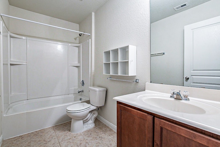 Photo 6 of 22 - 923 Salado Slough Ln, Rosenberg, TX 77471