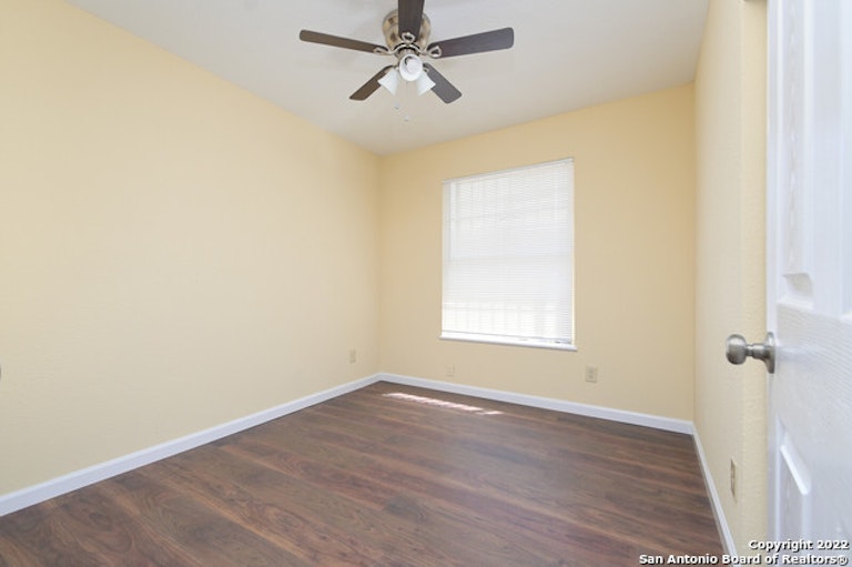 Photo 8 of 15 - 546 Prestwick Blvd, San Antonio, TX 78223