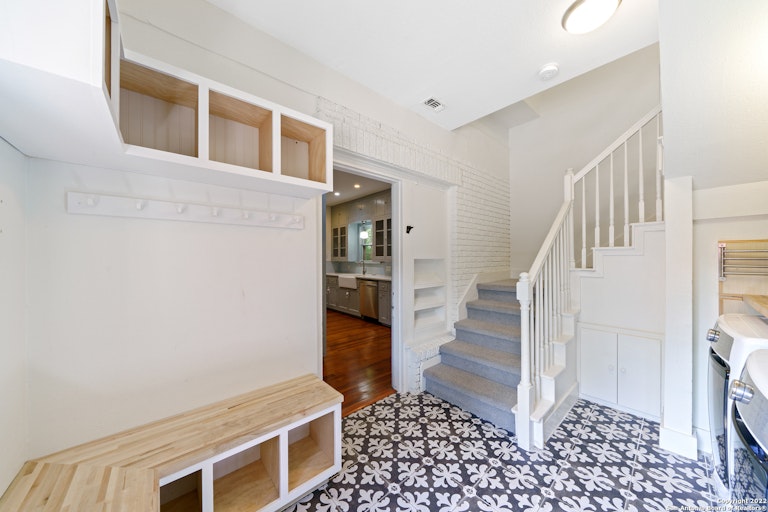 Photo 21 of 39 - 347 E Huisache Ave, San Antonio, TX 78212