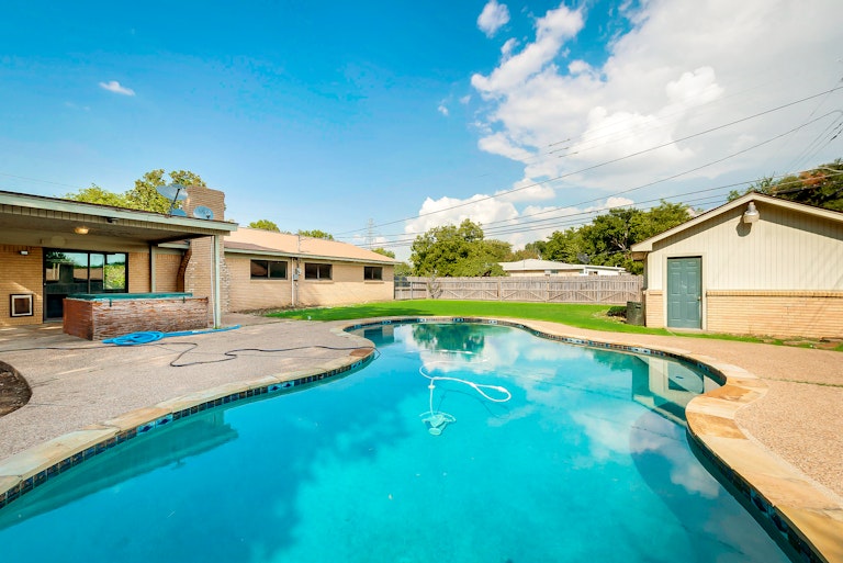 Photo 24 of 24 - 6640 Briley Dr, North Richland Hills, TX 76180