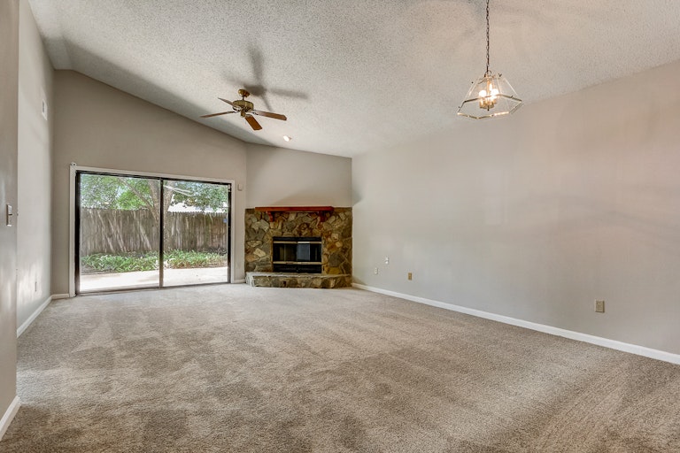 Photo 19 of 32 - 3846 Union Pacific Dr E, Jacksonville, FL 32246