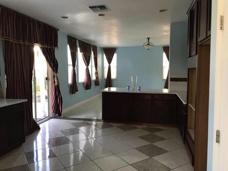 Photo 14 of 45 - 8440 Tragus Way, Elk Grove, CA 95624