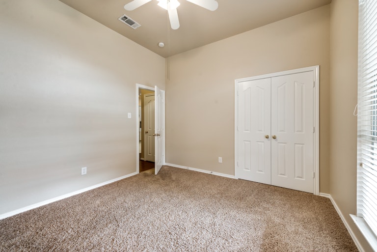 Photo 24 of 29 - 3954 Wisteria Ln, Haltom City, TX 76137