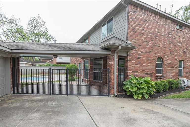 Photo 3 of 44 - 71 Grassy Knls, Sugar Land, TX 77479