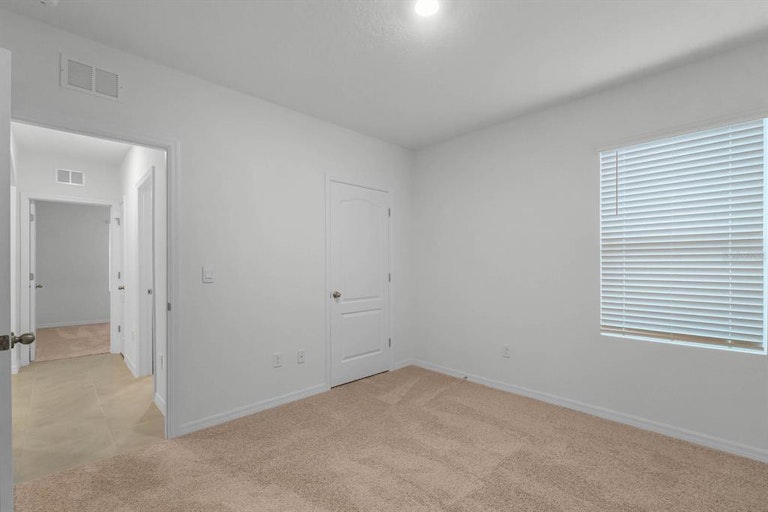 Photo 27 of 40 - 729 Squires Grove Dr, Winter Haven, FL 33880