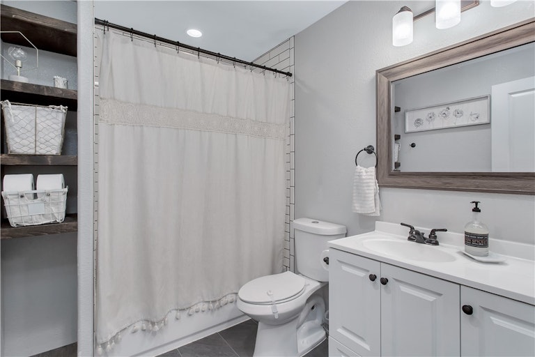 Photo 22 of 40 - 305 Flint Ridge St, Bastrop, TX 78602