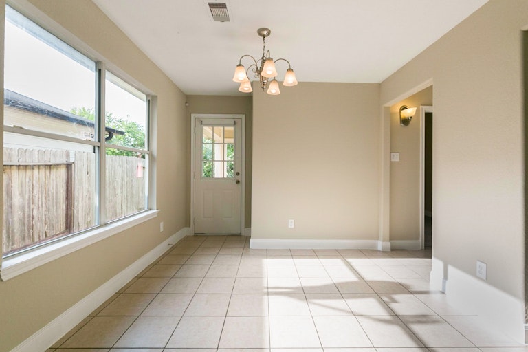 Photo 10 of 24 - 5602 Post Oak Manor Dr, Houston, TX 77085