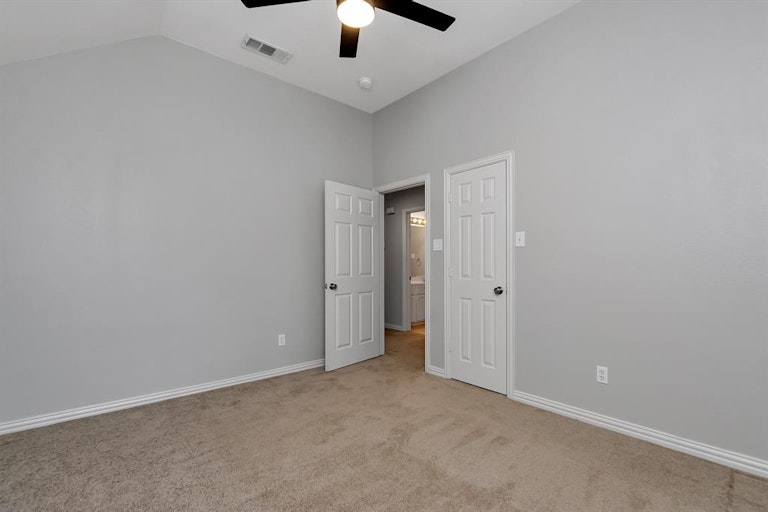 Photo 36 of 40 - 215 Durango Dr, Roanoke, TX 76262