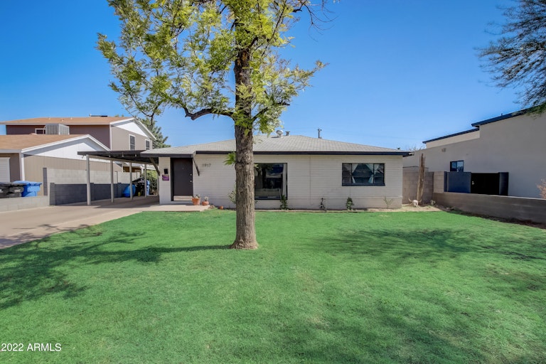 Photo 2 of 26 - 1917 E Mitchell Dr, Phoenix, AZ 85016