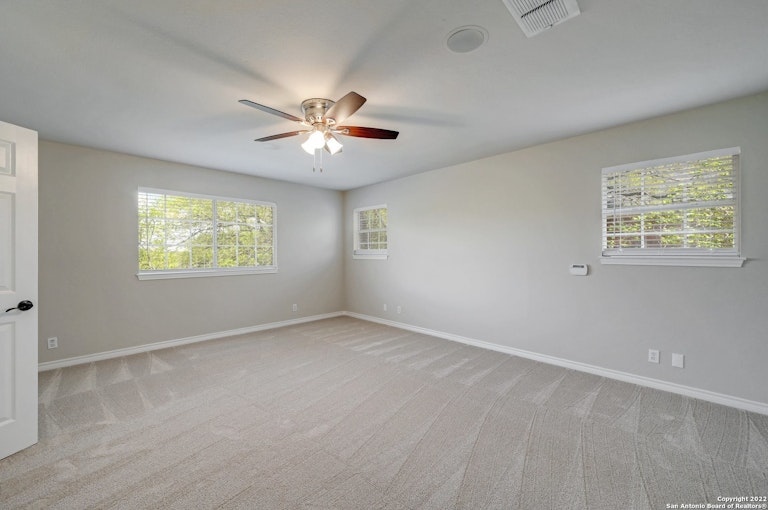 Photo 19 of 32 - 16218 Robinwood Ln, San Antonio, TX 78248