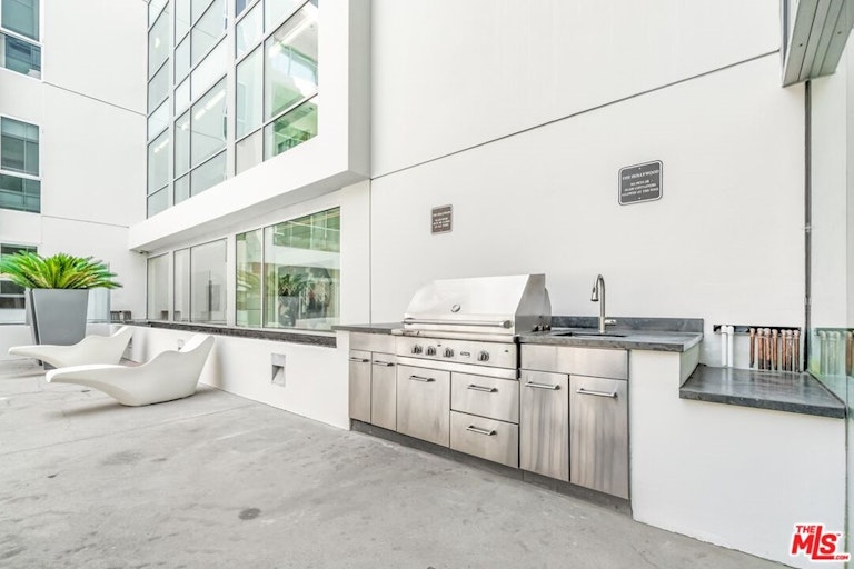 Photo 14 of 19 - 6735 Yucca St #206, Los Angeles, CA 90028