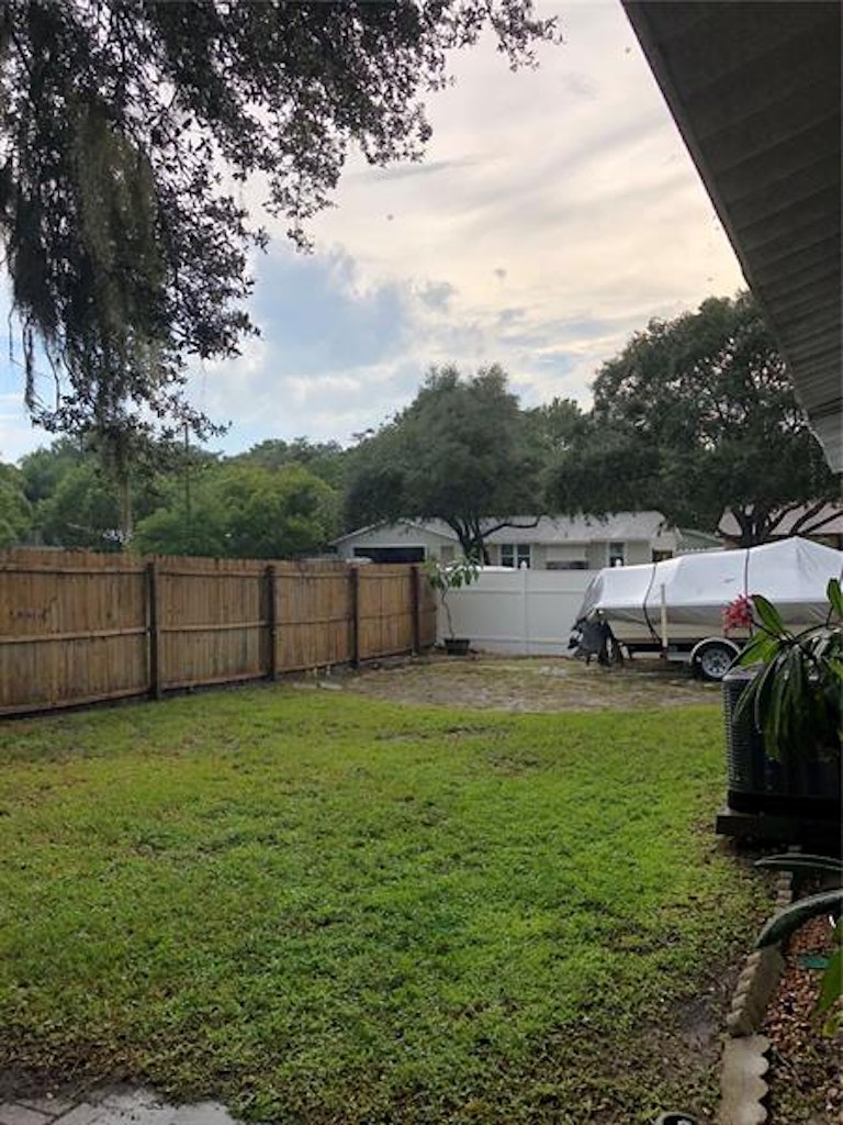 Photo 28 of 39 - 511 Cedar Grove Dr, Brandon, FL 33511