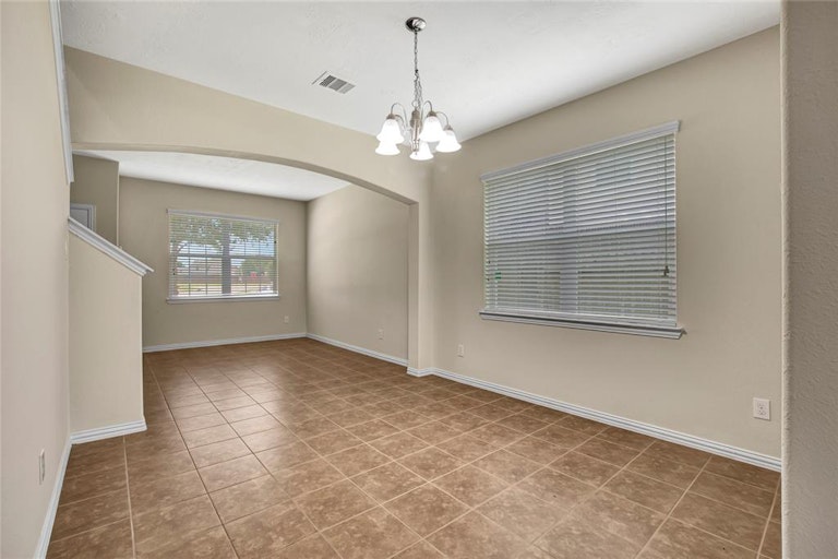 Photo 4 of 28 - 8302 Quest Ct, Rosharon, TX 77583