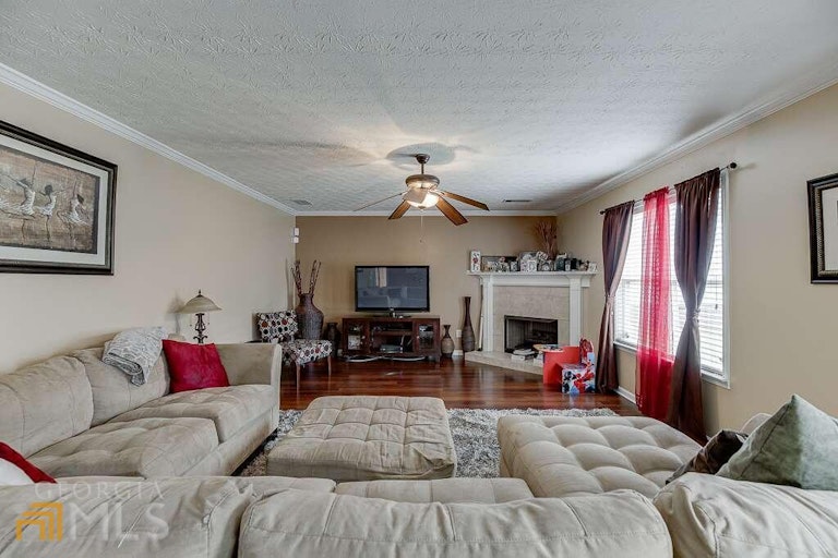 Photo 16 of 41 - 3248 Meadow Point Dr, Snellville, GA 30039