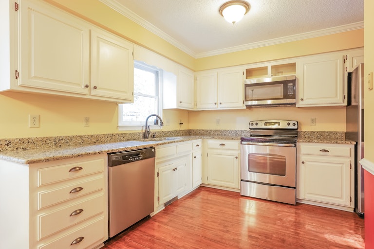 Photo 12 of 25 - 4101 Cary Oaks Dr, Apex, NC 27539