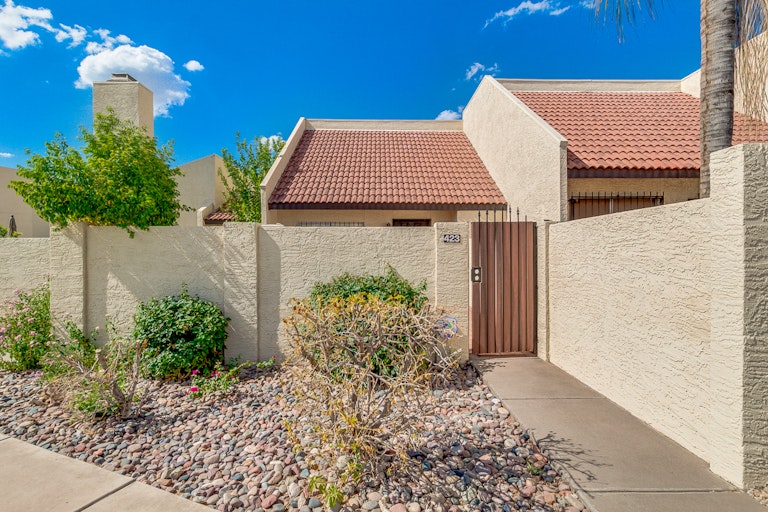 Photo 1 of 17 - 423 E Ironwood Dr, Phoenix, AZ 85020