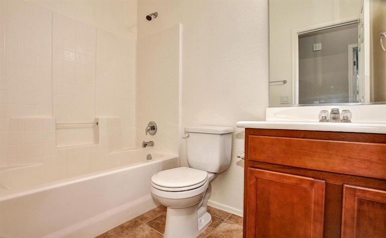 Photo 24 of 28 - 8121 S 23rd Dr, Phoenix, AZ 85041