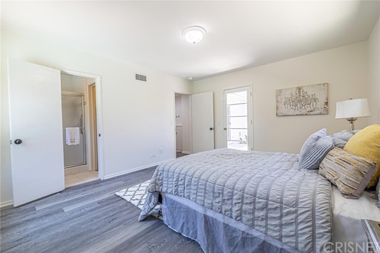 Photo 14 of 34 - 10354 Gloria Ave, Granada Hills, CA 91344