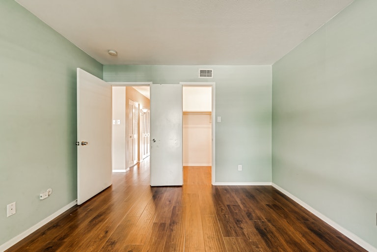 Photo 21 of 32 - 13740 Flagstone Ln, Dallas, TX 75240