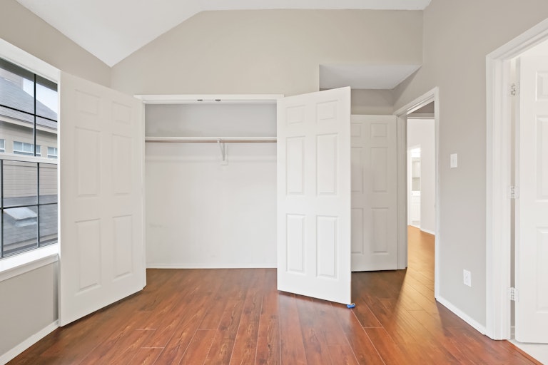 Photo 16 of 24 - 2504 Pinegrove Cir, Arlington, TX 76006