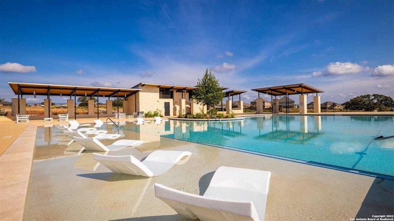 Photo 16 of 25 - 1915 Privet Rd, New Braunfels, TX 78132