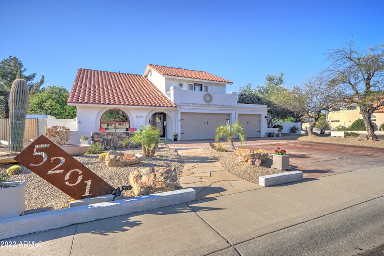 Photo 2 of 49 - 5201 E Aire Libre Ave, Scottsdale, AZ 85254