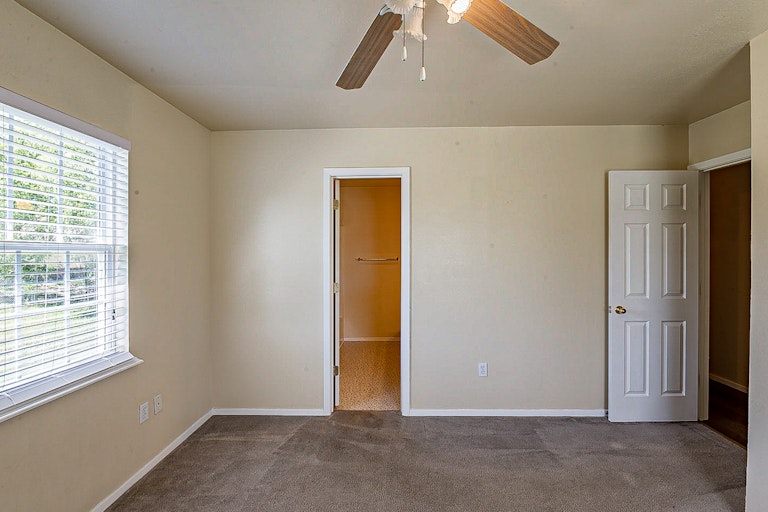 Photo 16 of 19 - 404 Murchison St, Farmersville, TX 75442