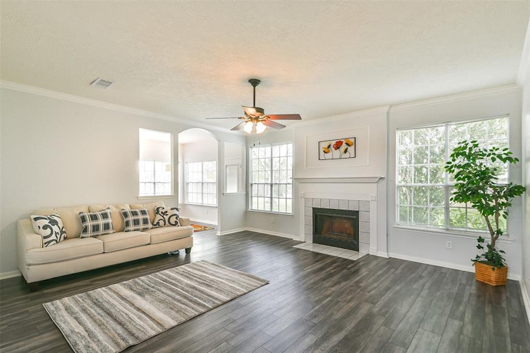Photo 8 of 34 - 16026 Biscayne Shoals Dr, Friendswood, TX 77546