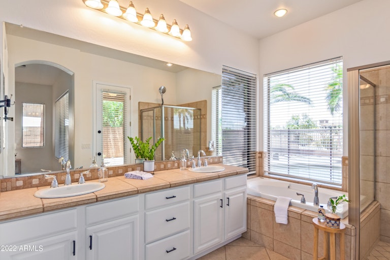 Photo 19 of 41 - 6836 S St Andrews Way, Gilbert, AZ 85298