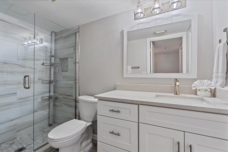 Photo 18 of 44 - 1360 Siesta Bayside Dr #1360-D, Sarasota, FL 34242