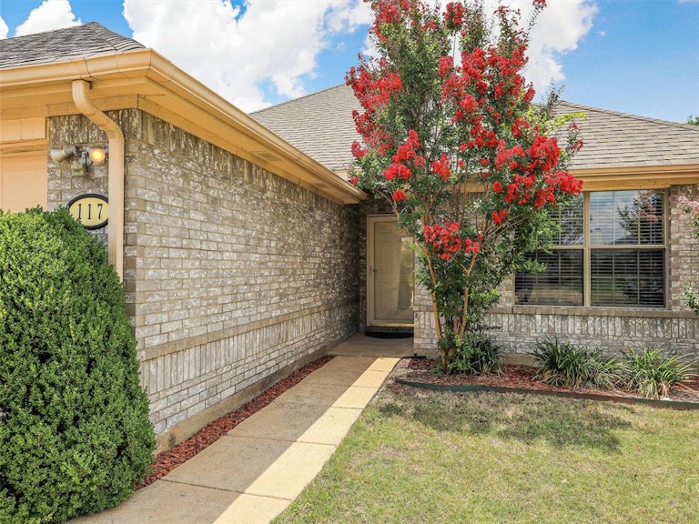 Photo 3 of 20 - 117 Magnolia St, Anna, TX 75409