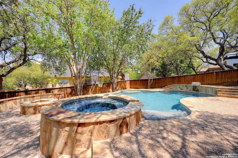 Photo 1 of 32 - 16218 Robinwood Ln, San Antonio, TX 78248