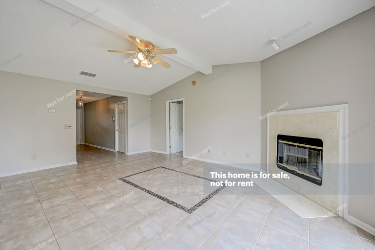 Photo 16 of 31 - 8281 Velvet Springs Ln, Jacksonville, FL 32244